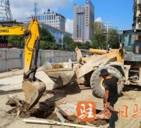 大黑吊肏老逼高温下的坚守｜道路建设者用汗水铺就畅通路